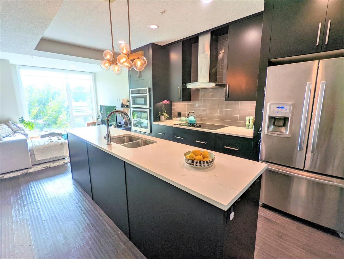 Monki Di Executive Suites - Glas - Luxury Inner City Home 3 Min To Downtown W Private Rooftop Patio Fireplace YYC Dış mekan fotoğraf