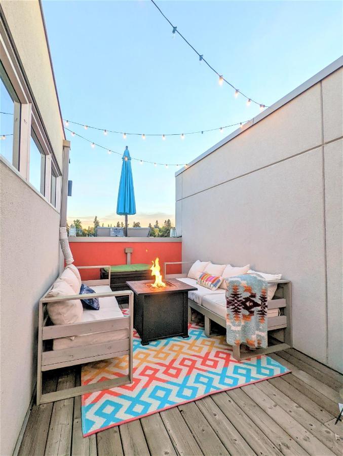 Monki Di Executive Suites - Glas - Luxury Inner City Home 3 Min To Downtown W Private Rooftop Patio Fireplace YYC Dış mekan fotoğraf