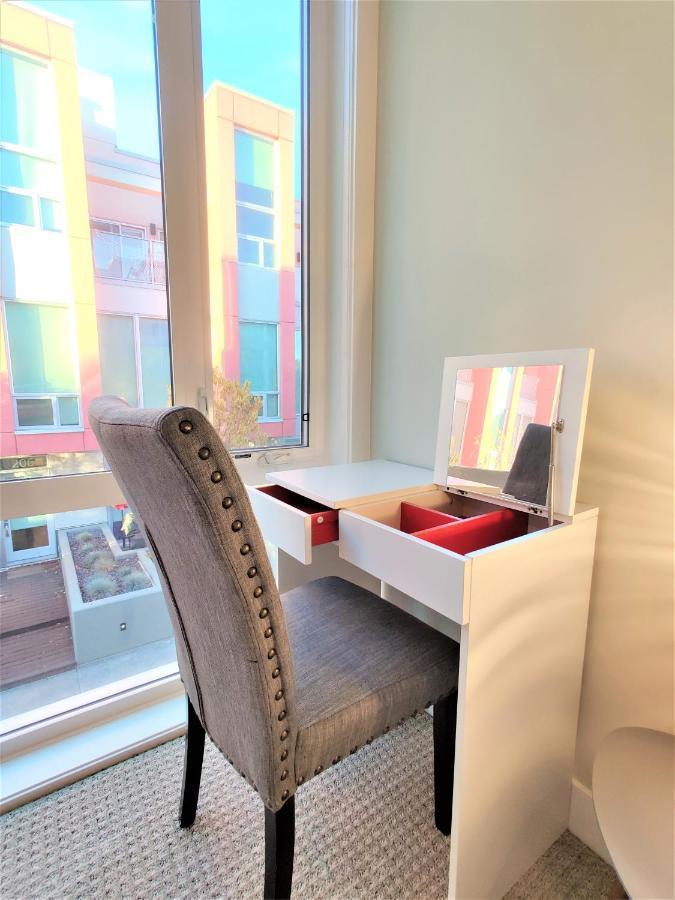 Monki Di Executive Suites - Glas - Luxury Inner City Home 3 Min To Downtown W Private Rooftop Patio Fireplace YYC Dış mekan fotoğraf